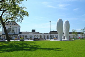 Brunnen Love von Plensa in Leeuwarden. Foto Sybylle Kroon
